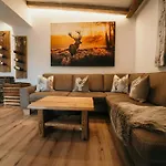 Alpehytte Wohlfuehlzeit Naturdesign Chalet's
